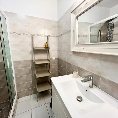 Chez Jean - Vue Directe Cite, Cite A 200M, Clim, Parking Public Gratuit A 200M, Wifi - Direct View Cite, 200M To Cite, Aircon, Free Public Car Park 200M, Wifi * Carcassonne