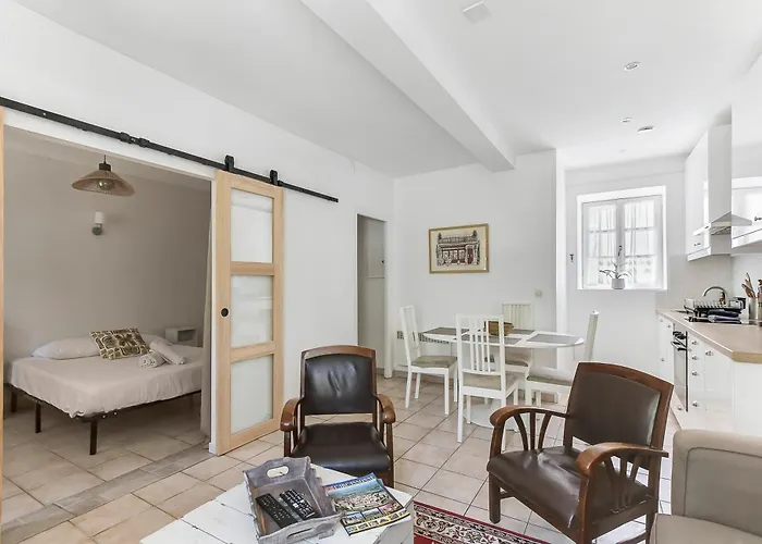 Hébergement de vacances Bellevue Cité Chez Jean - Vue Directe Cité, Cité à 200m, Clim, Parking Public Gratuit à 200m, Wifi - Direct View Cité, 200m To Cité, Aircon, Free Public Car Park 200m, Wifi *