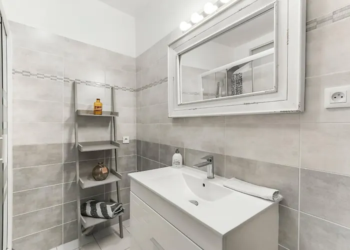 Hébergement de vacances Bellevue Cité Chez Jean - Vue Directe Cité, Cité à 200m, Clim, Parking Public Gratuit à 200m, Wifi - Direct View Cité, 200m To Cité, Aircon, Free Public Car Park 200m, Wifi Carcassonne